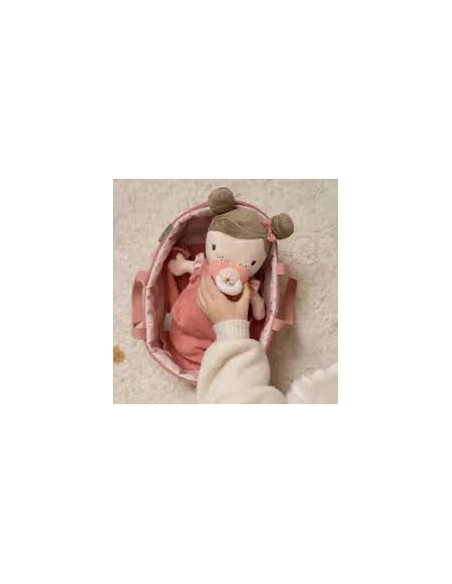 MUÑECA BLANDITA ROSA EN CAPAZO