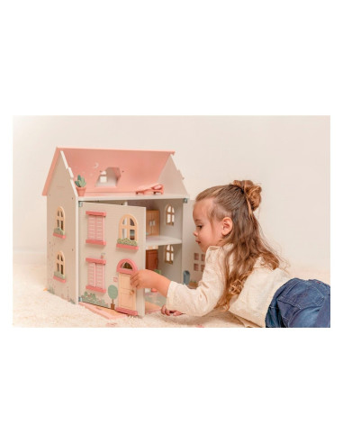 CASA DE MUÑECAS DE MADERA